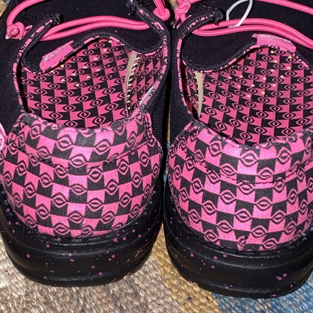 Hey Dude Wendy youth batik geo  Black and Pink Casual Shoes NEW - Picture 6 of 7